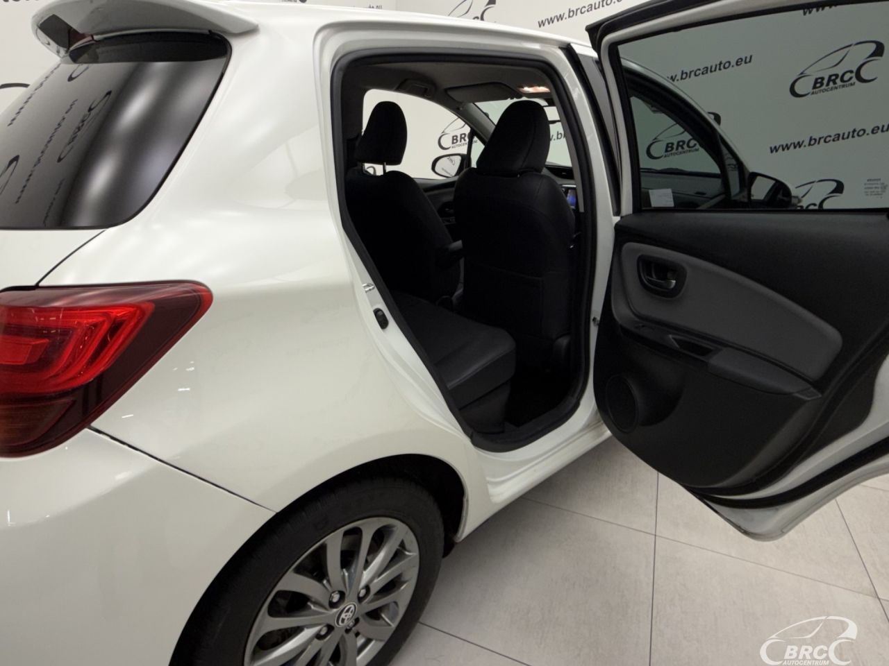 Toyota Yaris | 11