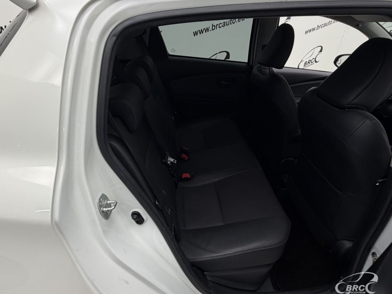 Toyota Yaris | 9