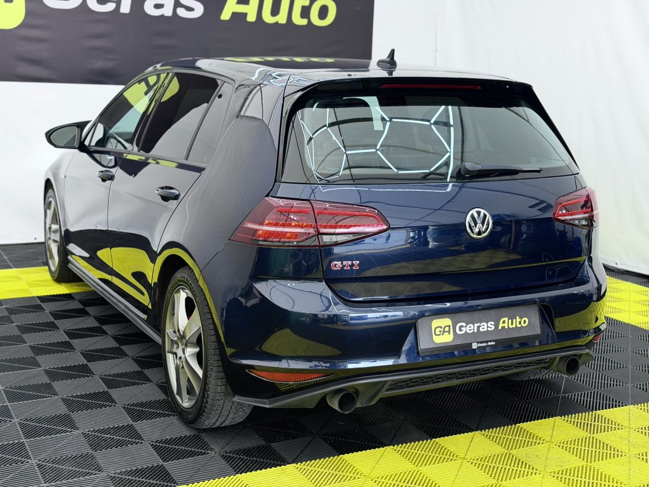 Volkswagen Golf | 3