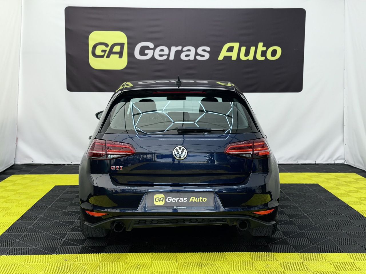 Volkswagen Golf | 4