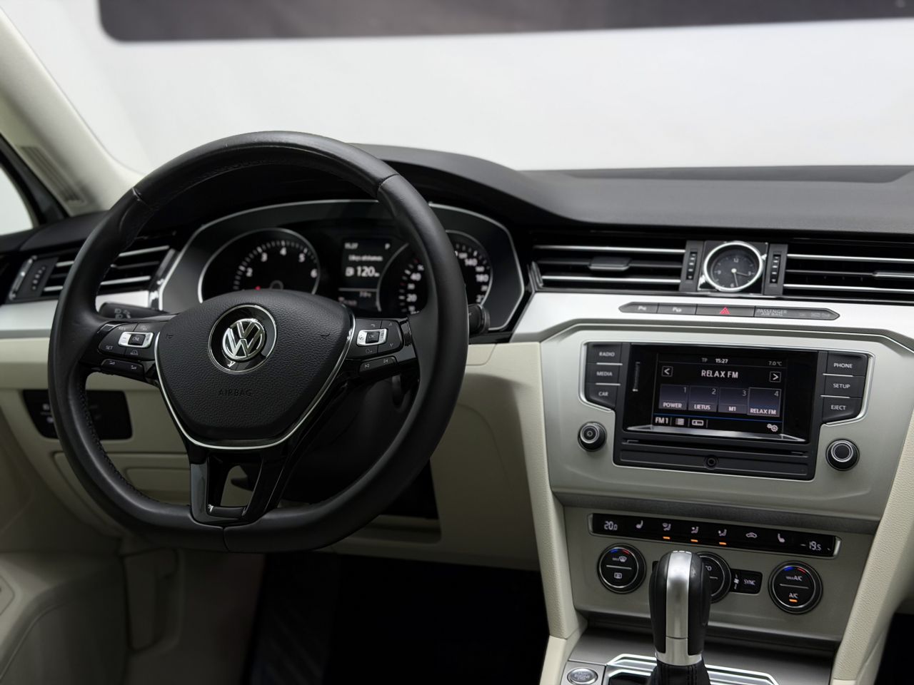 Volkswagen Passat | 12