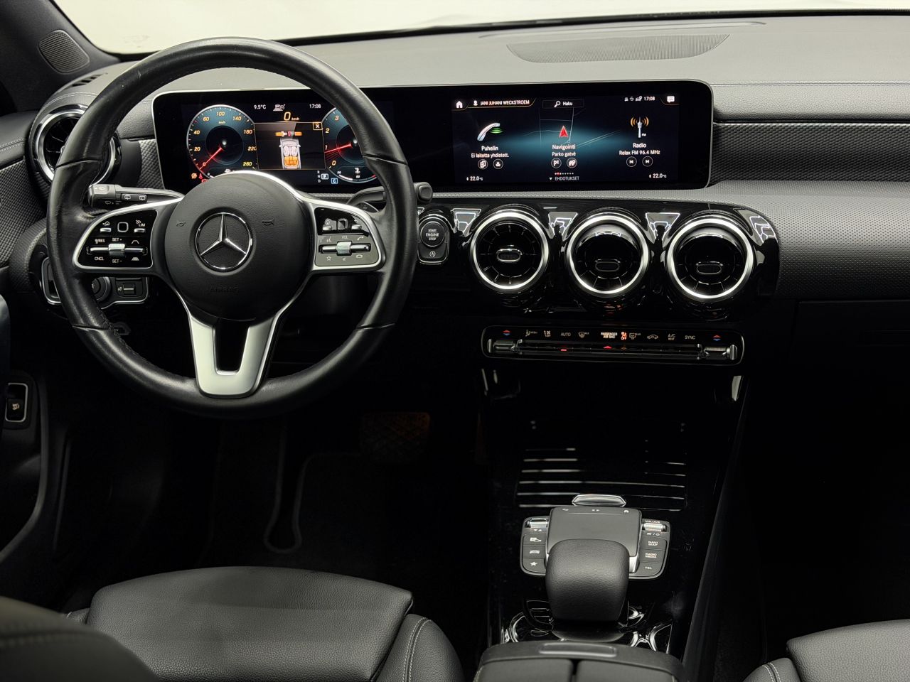 Mercedes-Benz CLA180 | 16