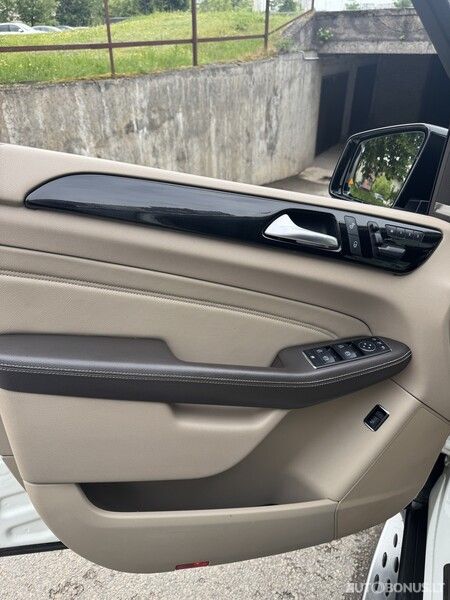 Mercedes-Benz ML350 | 13