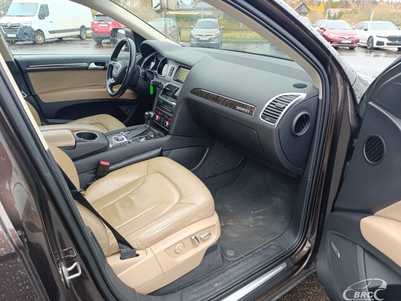 Audi Q7 | 10