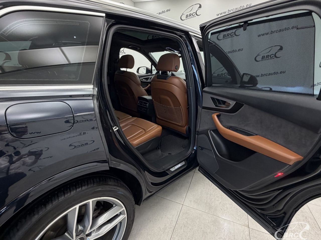 Audi Q7 | 12
