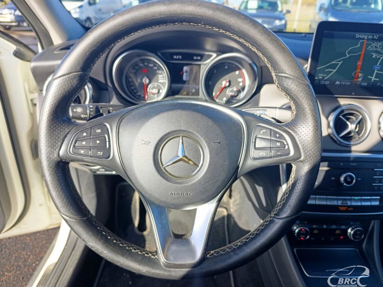 Mercedes-Benz GLA200 | 13