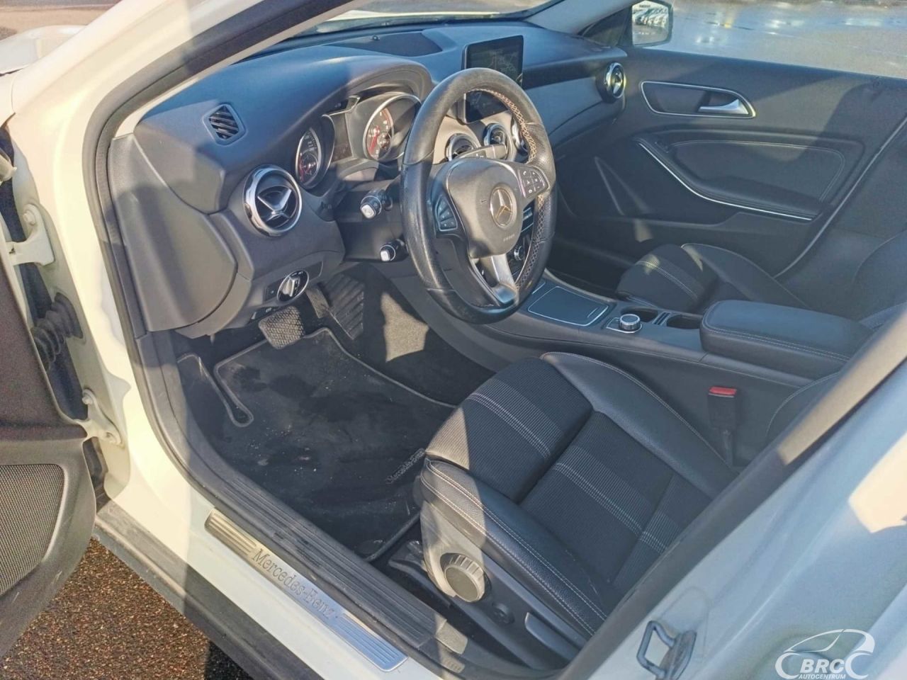 Mercedes-Benz GLA200 | 9