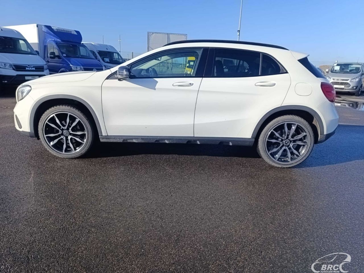 Mercedes-Benz GLA200 | 1
