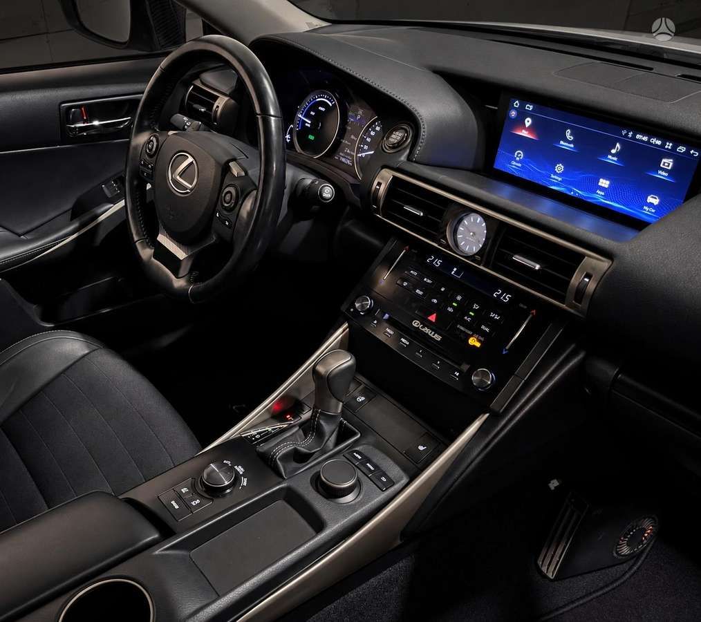 Lexus IS 300h | 7