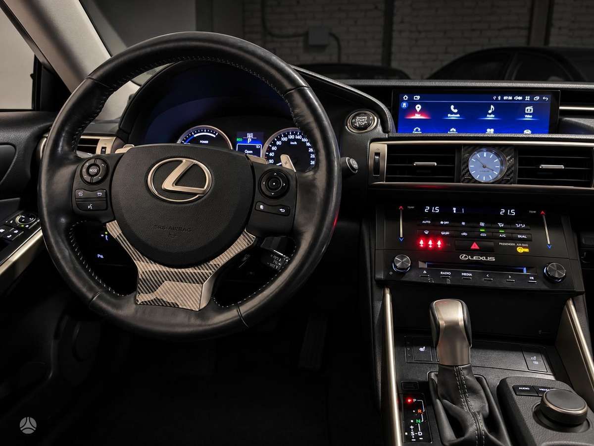 Lexus IS 300h | 5