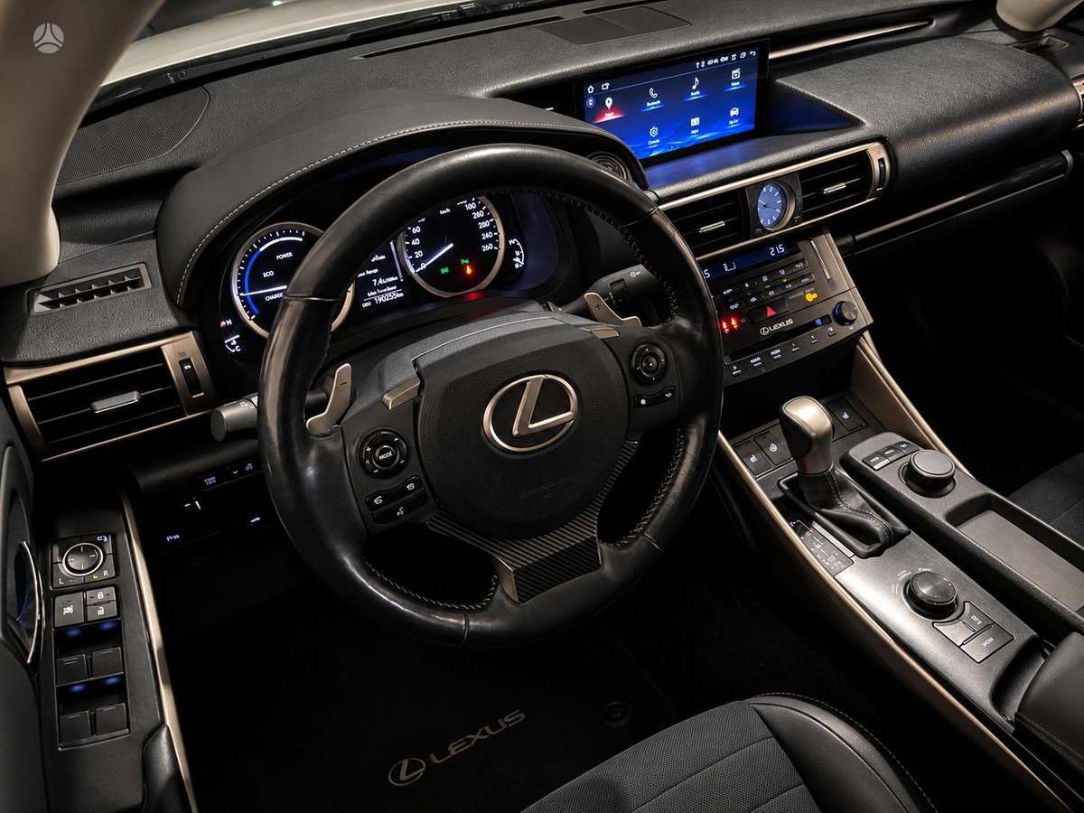 Lexus IS 300h | 1