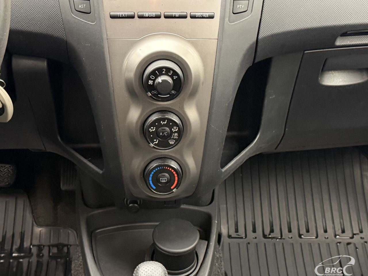 Toyota Yaris | 16