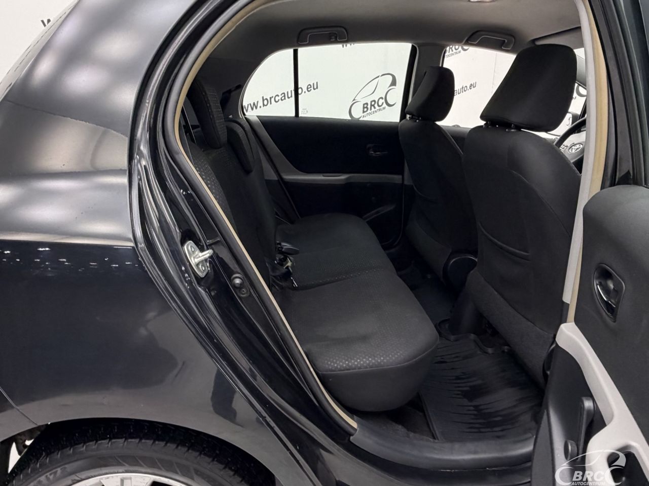 Toyota Yaris | 8