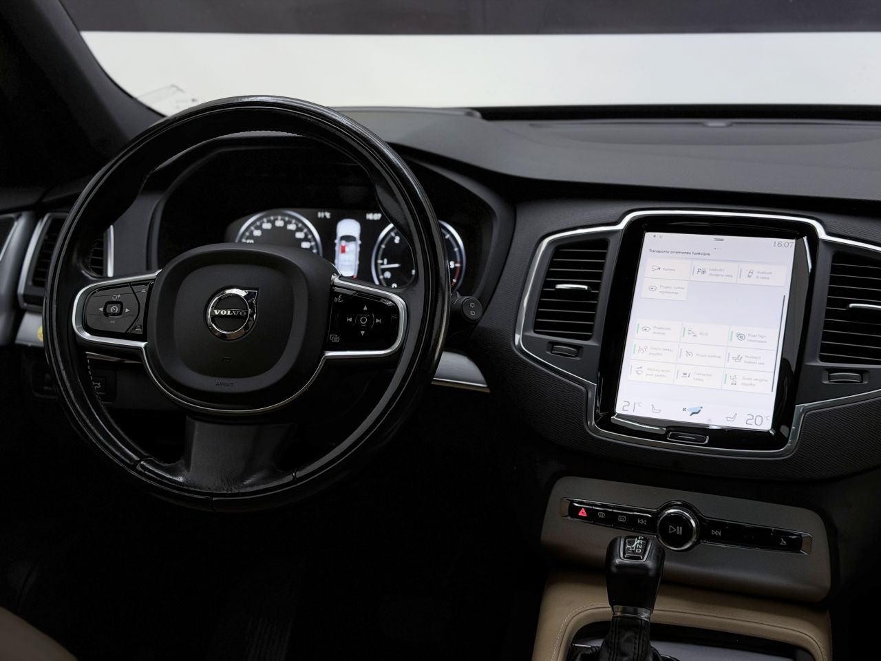 Volvo XC90 | 18