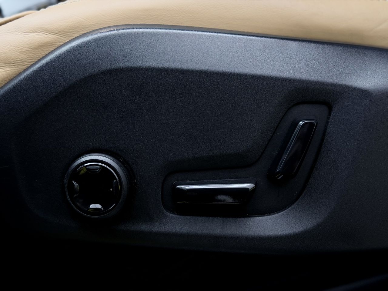 Volvo XC90 | 23
