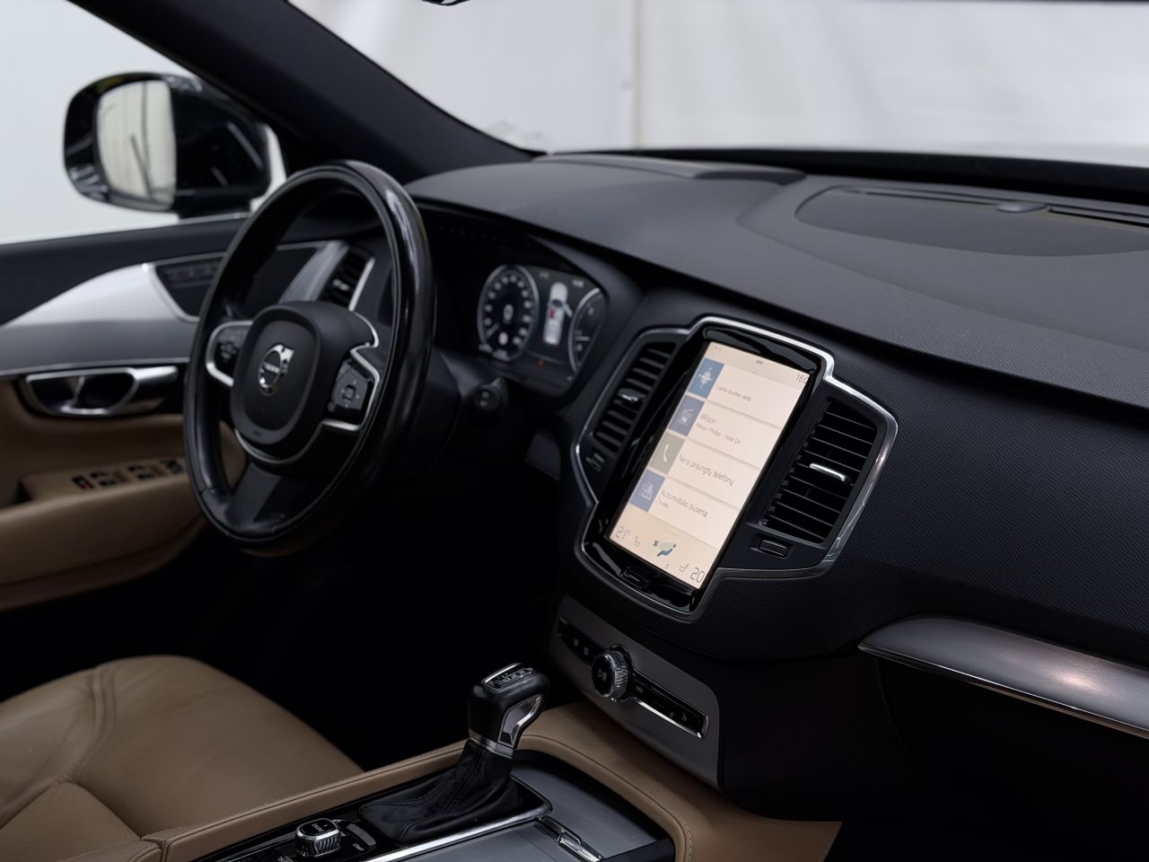 Volvo XC90 | 17