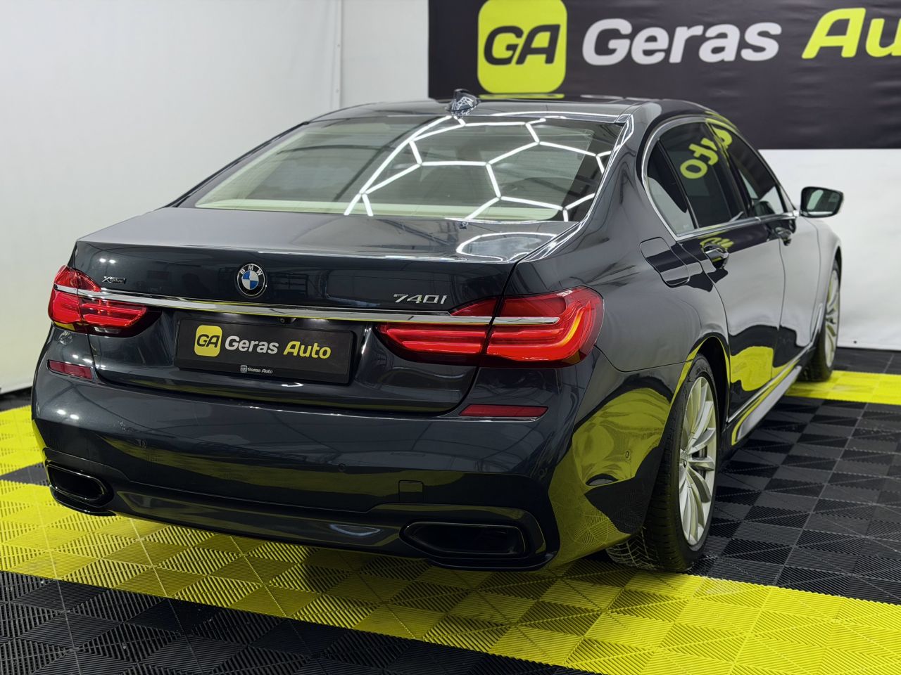 BMW 740 | 3