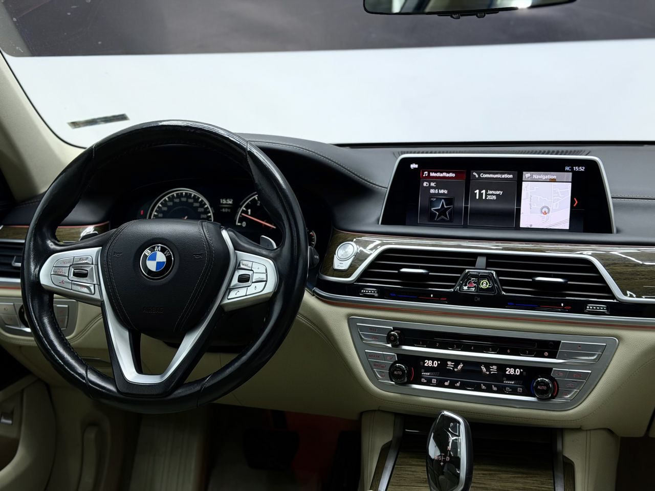 BMW 740 | 14