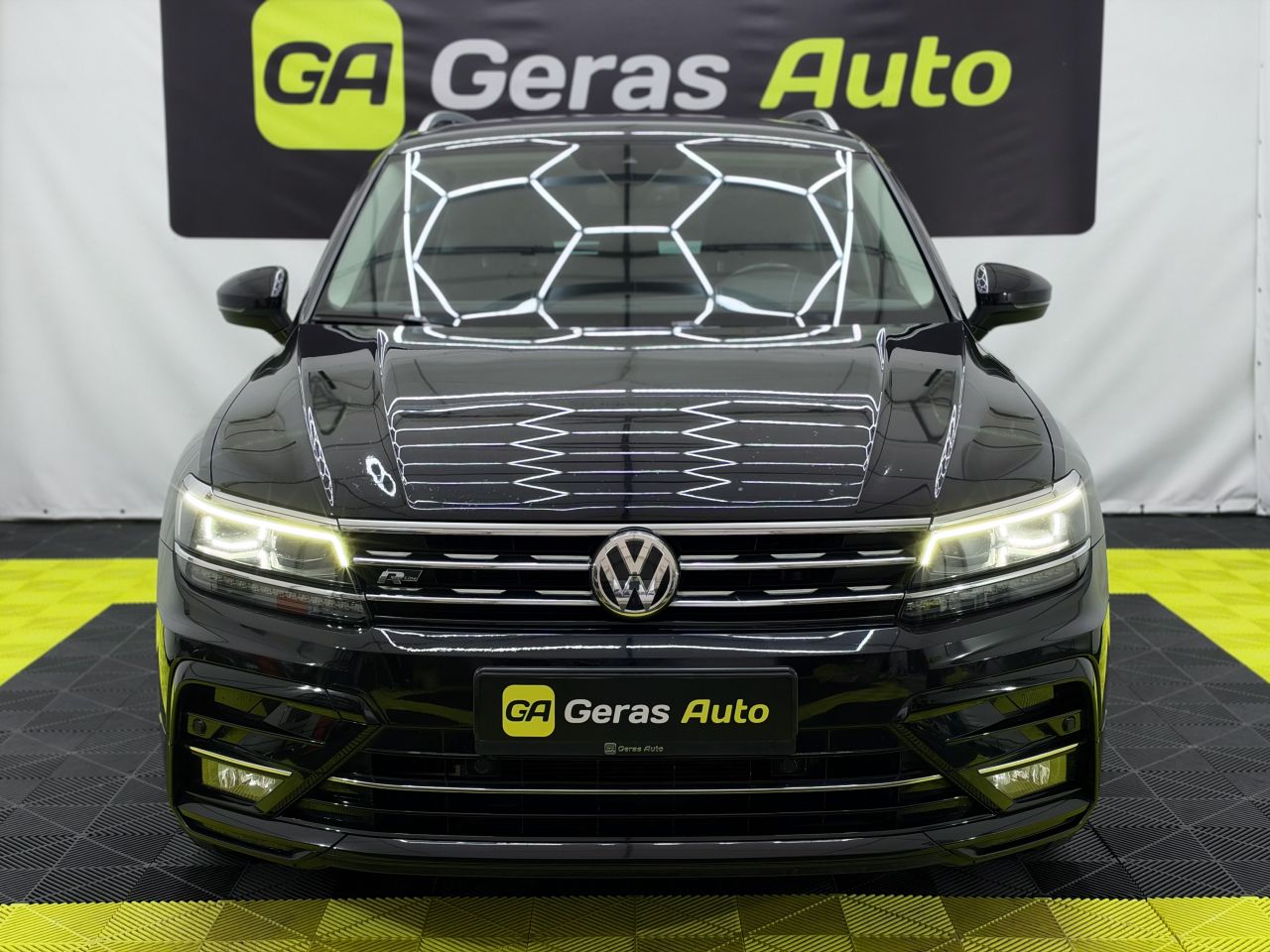 Volkswagen Tiguan | 1