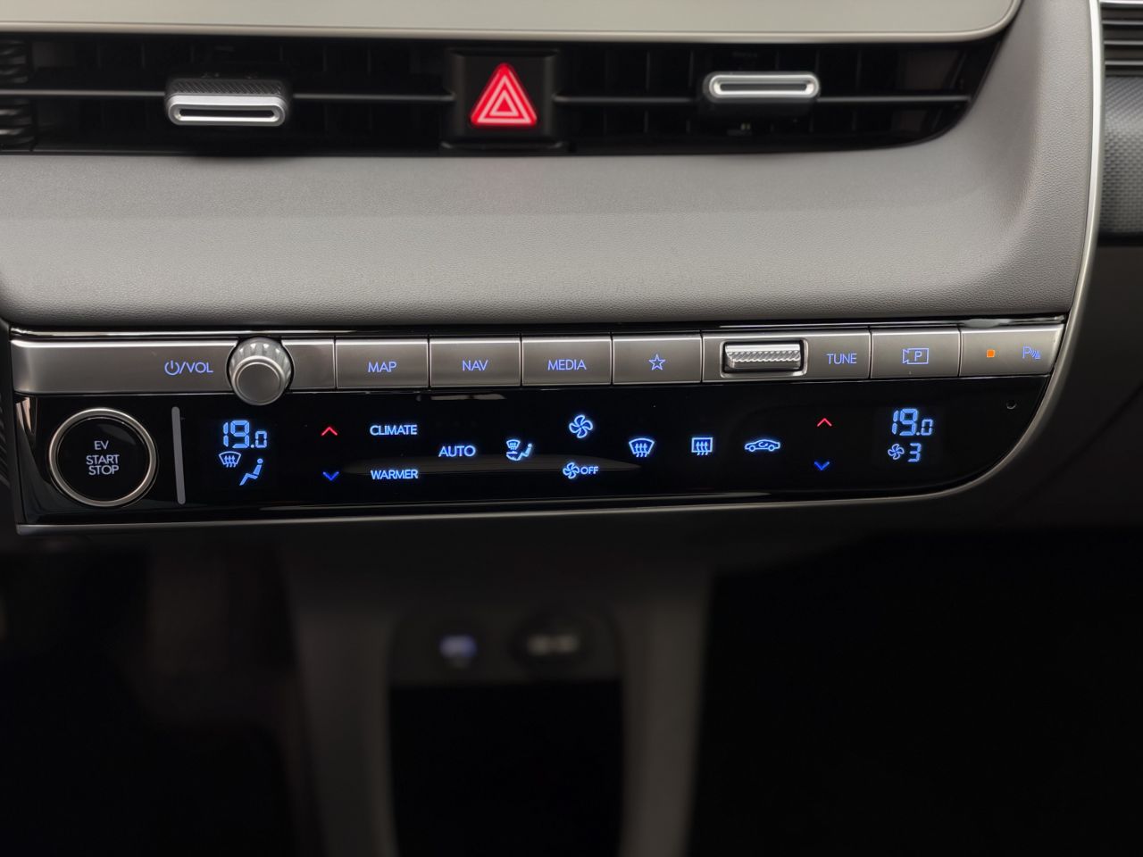 Hyundai IONIQ | 21