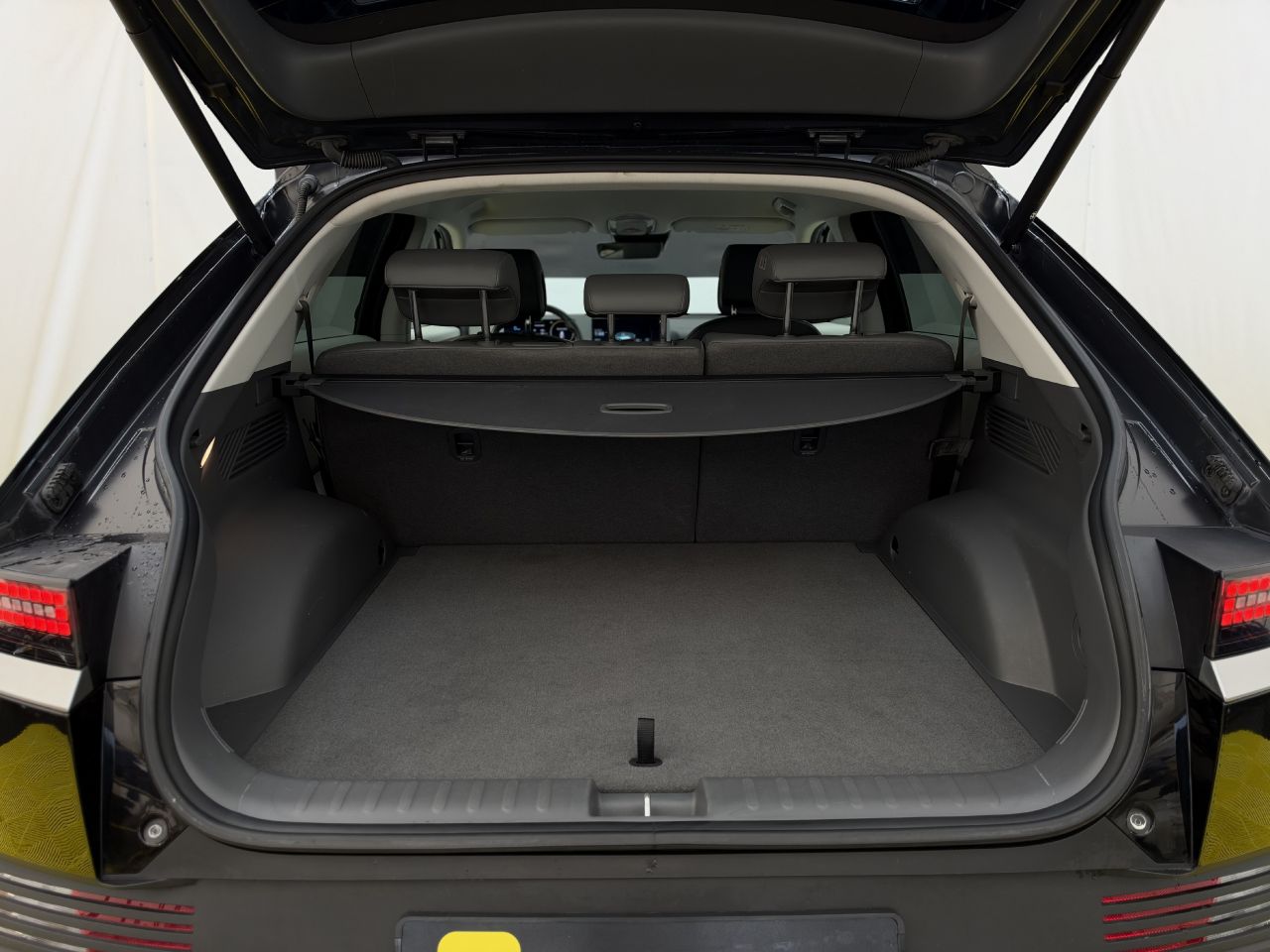 Hyundai IONIQ | 11