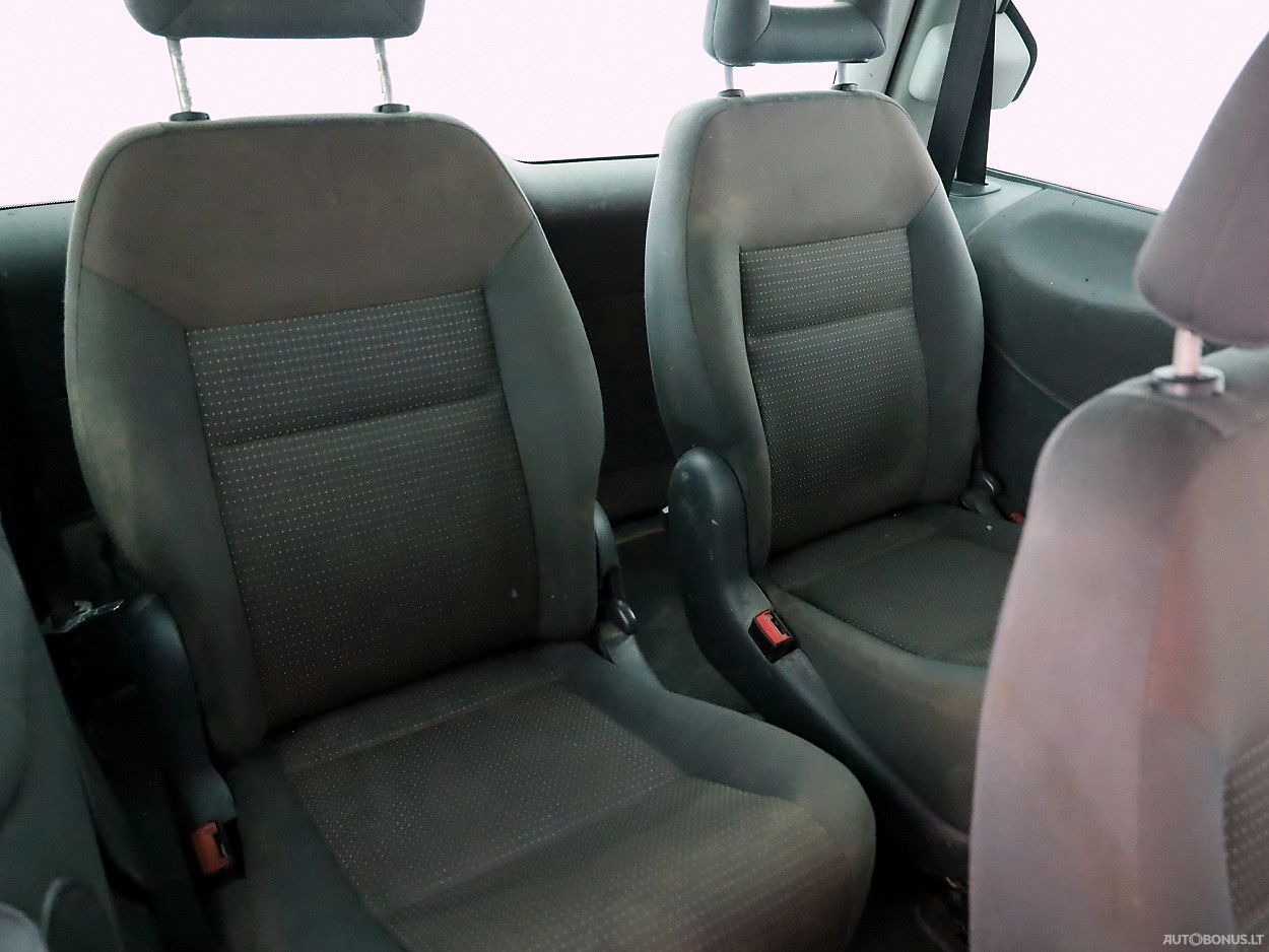 Seat | 7