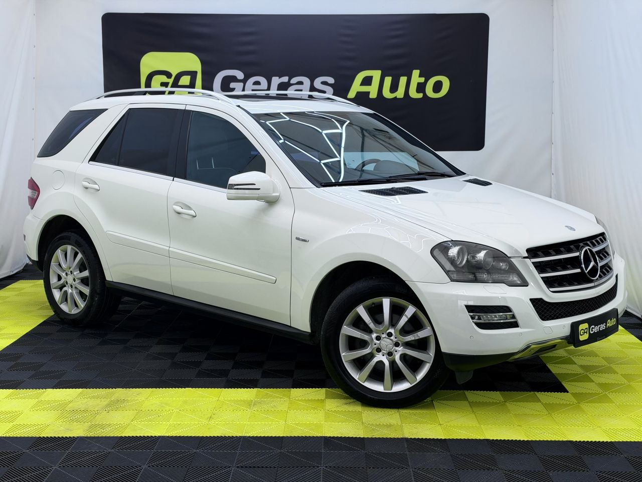 Mercedes-Benz ML300 | 3