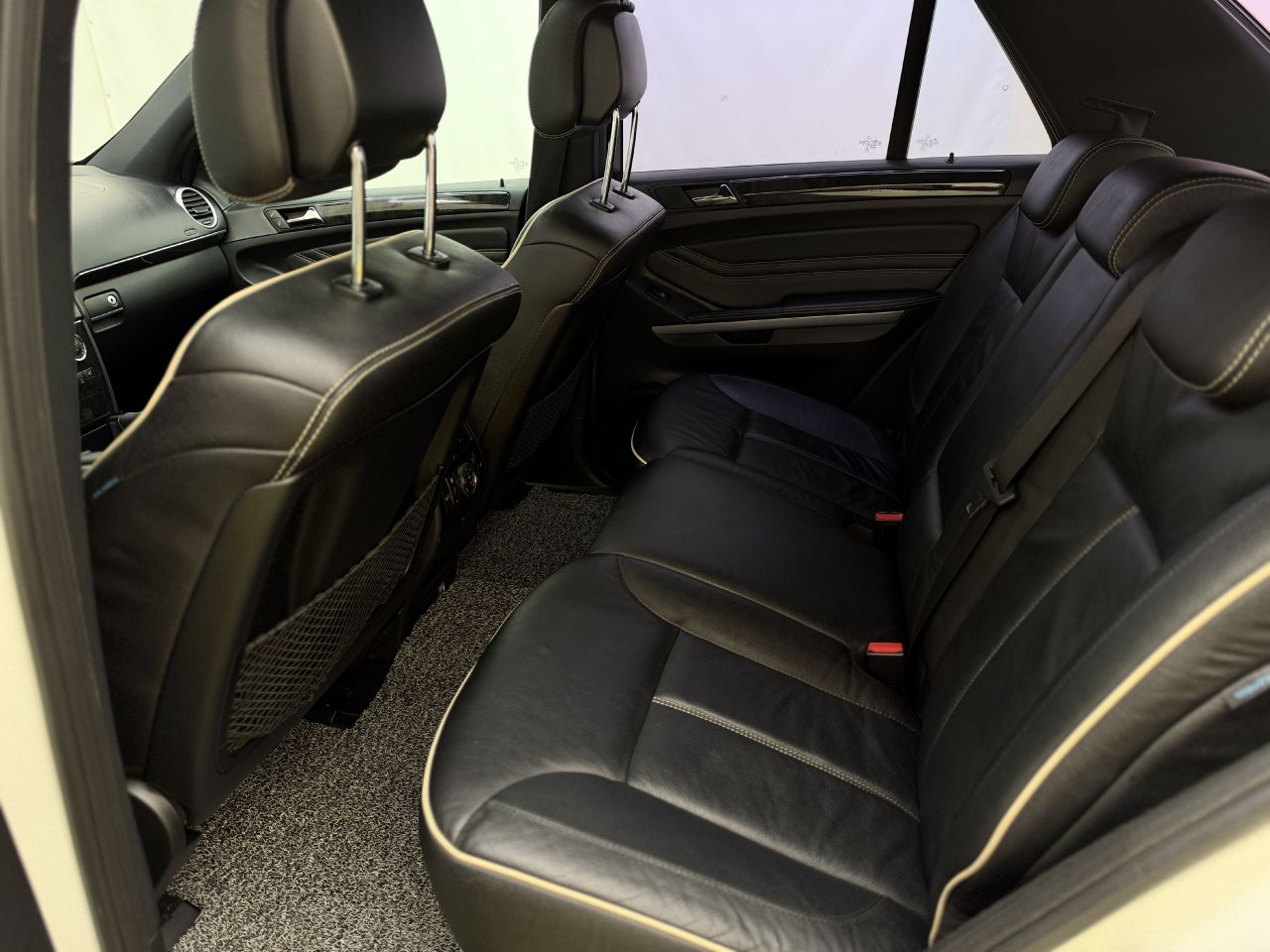 Mercedes-Benz ML300 | 10