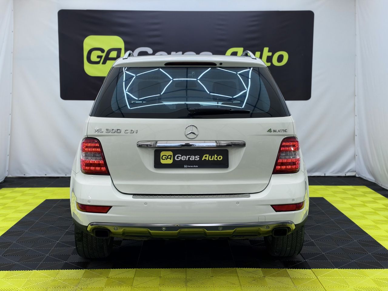 Mercedes-Benz ML300 | 5