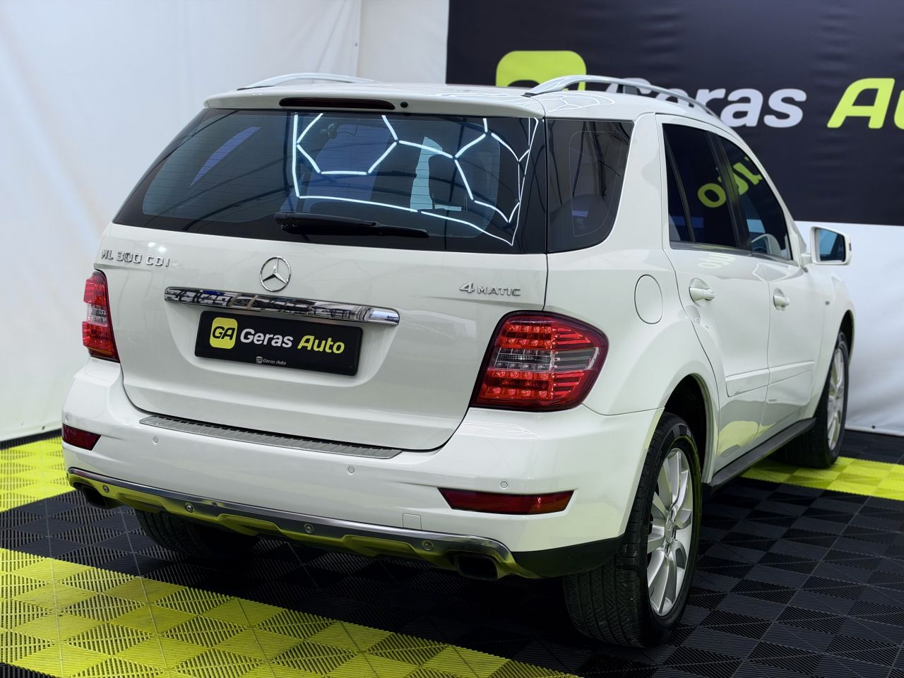Mercedes-Benz ML300 | 6