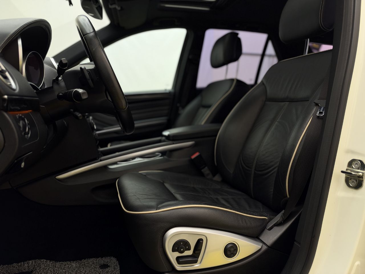 Mercedes-Benz ML300 | 9