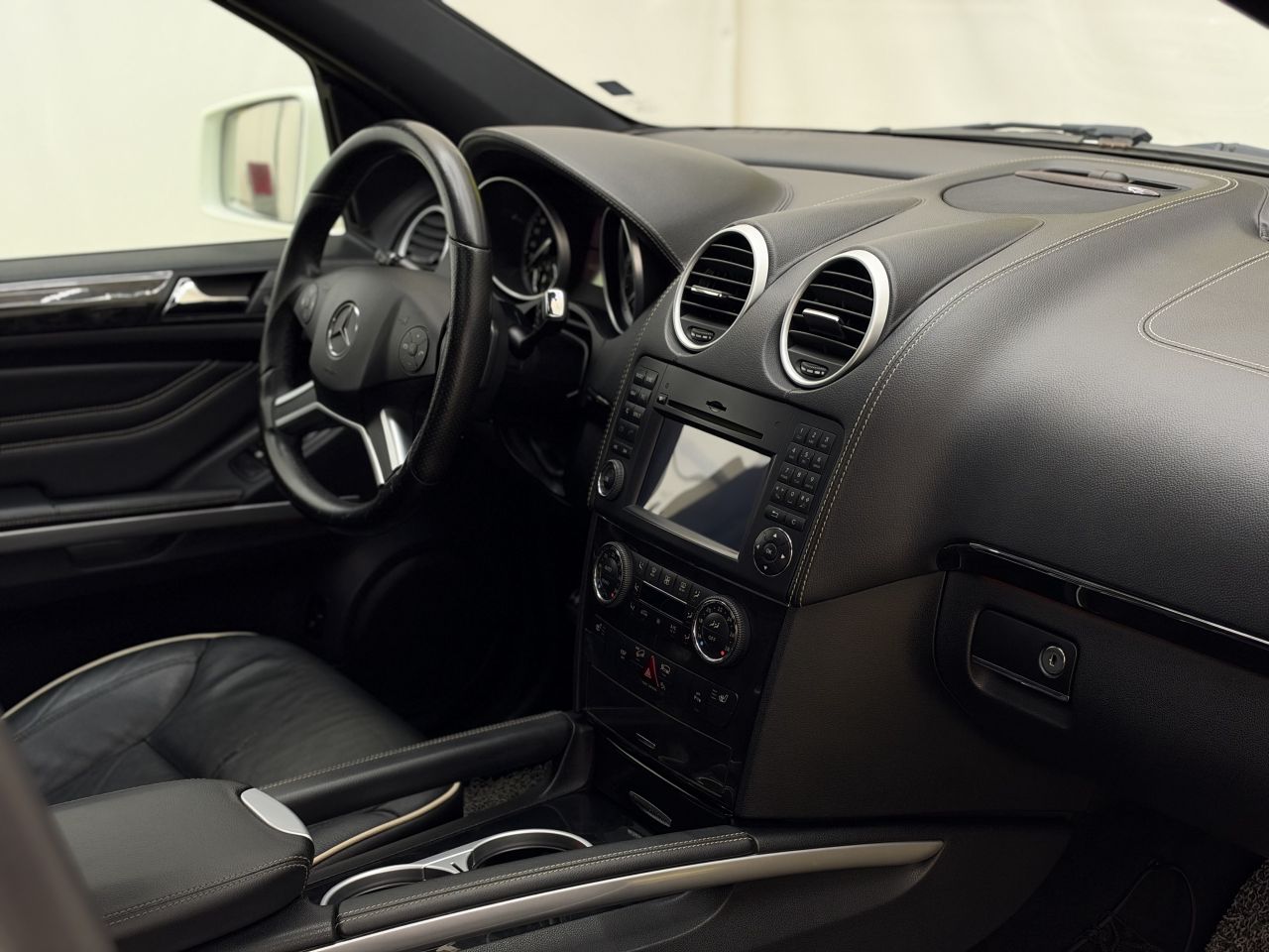 Mercedes-Benz ML300 | 12