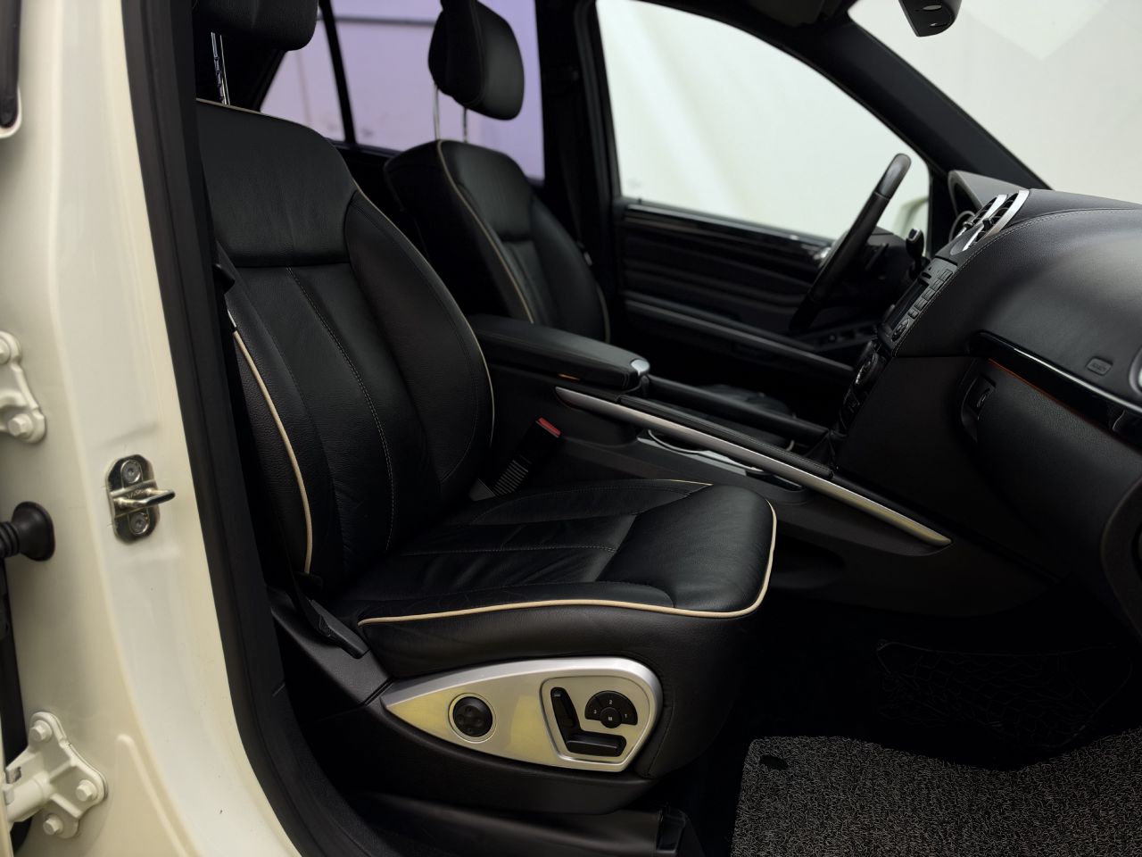 Mercedes-Benz ML300 | 13