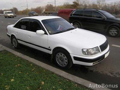 Audi 100, Sedanas