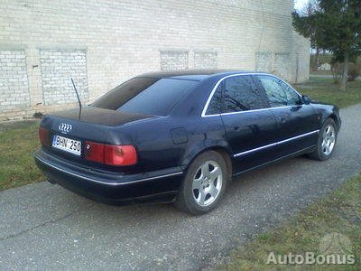 Audi A8, Седан