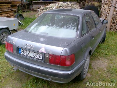Audi B4, Седан