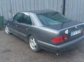 Mercedes-Benz E200, Sedanas | 1