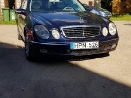 Mercedes-Benz 320 | 1
