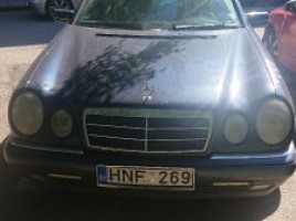 Mercedes-Benz E200 | 3