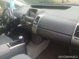 Toyota Prius, 1.5 l., hatchback | 3