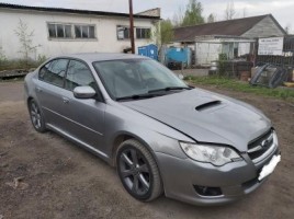 Subaru sedanas