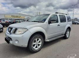 Nissan Pathfinder, 2.5 l., cross-country | 0