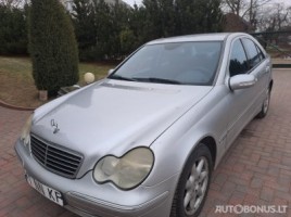 Mercedes-Benz 200 | 4