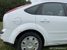 Ford Focus, 1.4 l., hatchback | 4