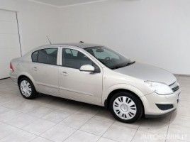 Opel Astra sedanas