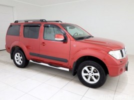 Nissan Pathfinder cross-country