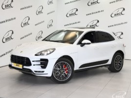 Porsche Macan cross-country