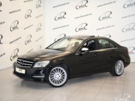 Mercedes-Benz C350 saloon