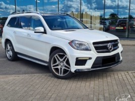 Mercedes-Benz GL350 cross-country