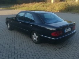 Mercedes-Benz E200 | 2